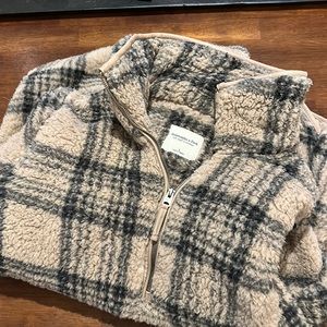 Women’s quarter zip fleece zip up. Abercrombie and fitch size large. NWOT